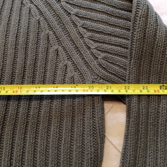 Liz Claiborne Cable Knit Sweater - EUC - Picture 10 of 11